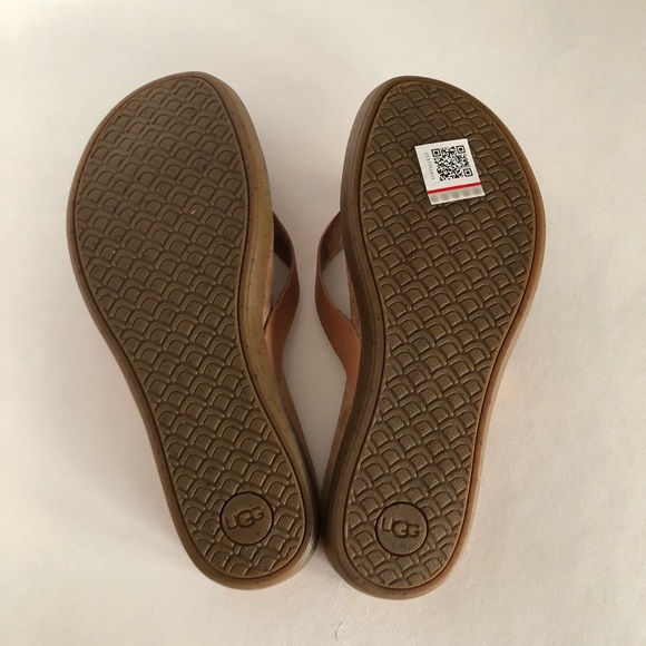 Ugg Sandals - Picture 3 of 4